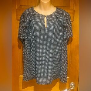 Ladies Blouse-black Dots-Liz Claiborne-short Sleeves
NWT